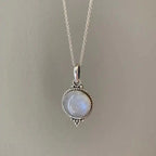 Collar con colgante piedra de luna estilo vintage