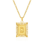 Collier avec pendentif rectangulaire initiale - lettre