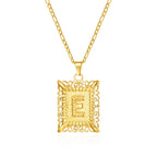 Collier avec pendentif rectangulaire initiale - lettre