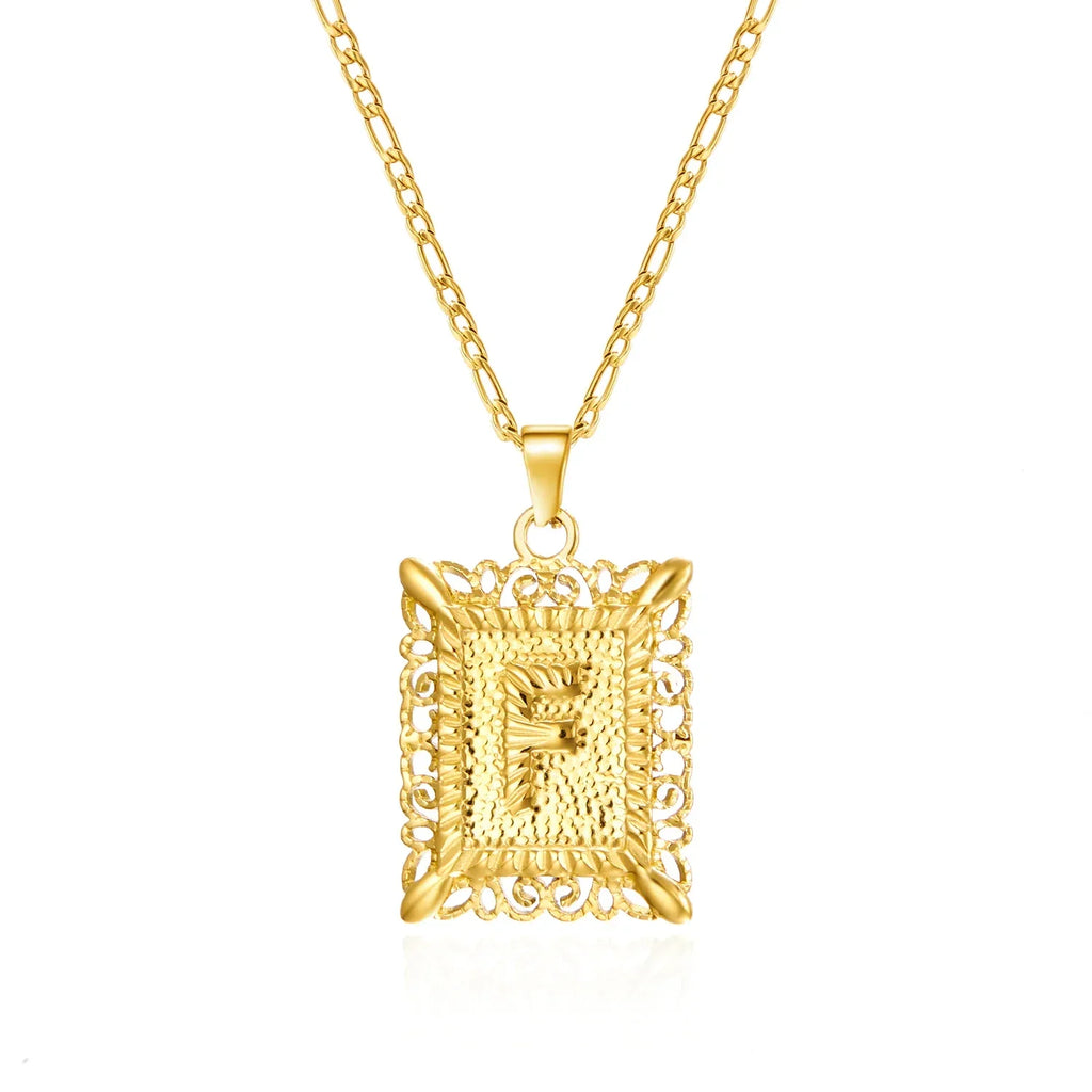 Collier avec pendentif rectangulaire initiale - lettre