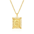 Collier avec pendentif rectangulaire initiale - lettre