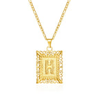 Collier avec pendentif rectangulaire initiale - lettre