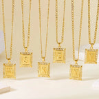 Collier avec pendentif rectangulaire initiale - lettre