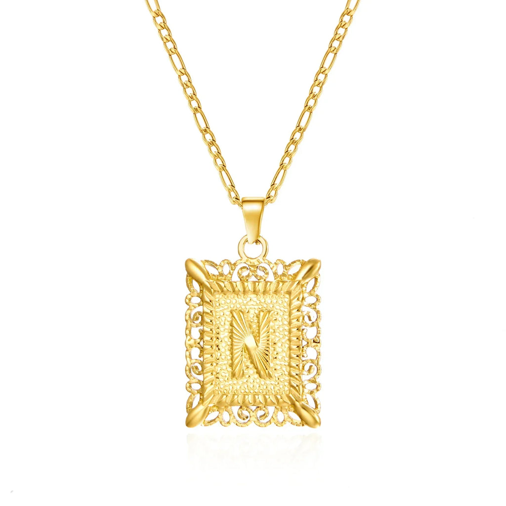 Collier avec pendentif rectangulaire initiale - lettre
