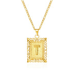 Collier avec pendentif rectangulaire initiale - lettre