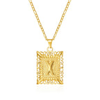 Collier avec pendentif rectangulaire initiale - lettre