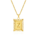Collier avec pendentif rectangulaire initiale - lettre