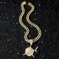 Collar con Colgante de Tiburón en Strass dorado