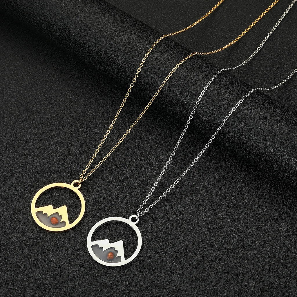Collar con Colgante Redondo Montaña y Semilla oro