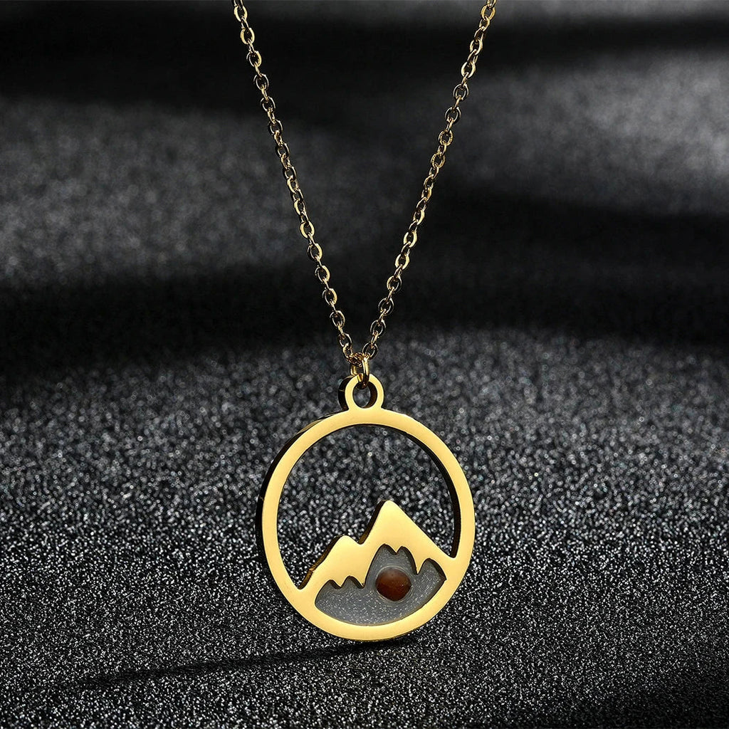 Collar con Colgante Redondo Montaña y Semilla oro