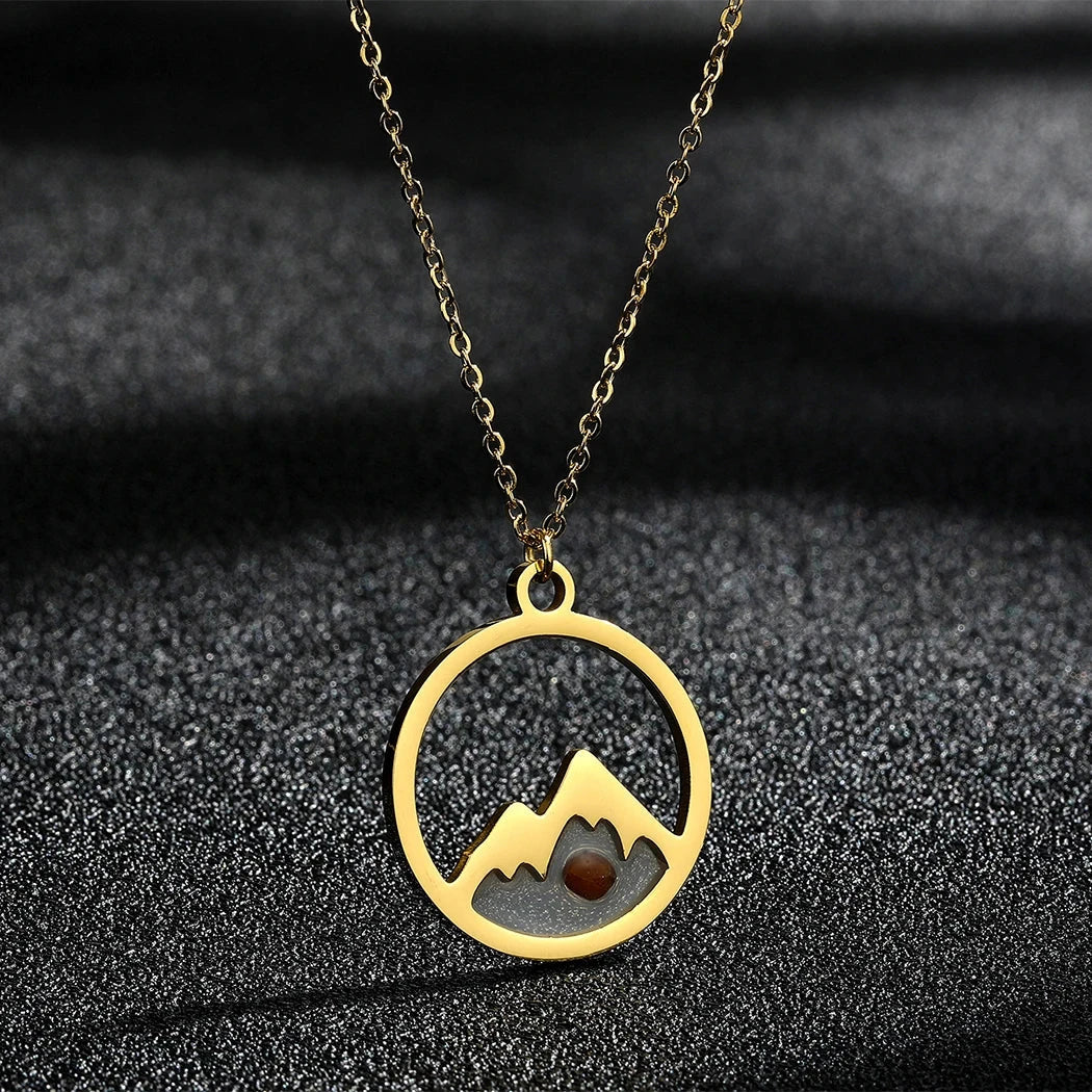 Collar con Colgante Redondo Montaña y Semilla oro