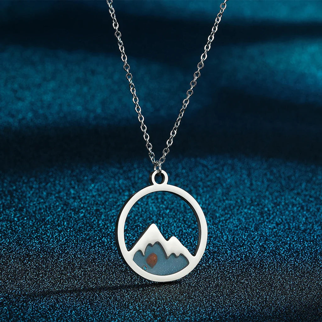Collar con Colgante Redondo Montaña y Semilla plata