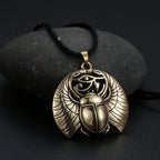 Collar con Colgante Escarabajo y Ojo de Horus Egipcio en oro rosa