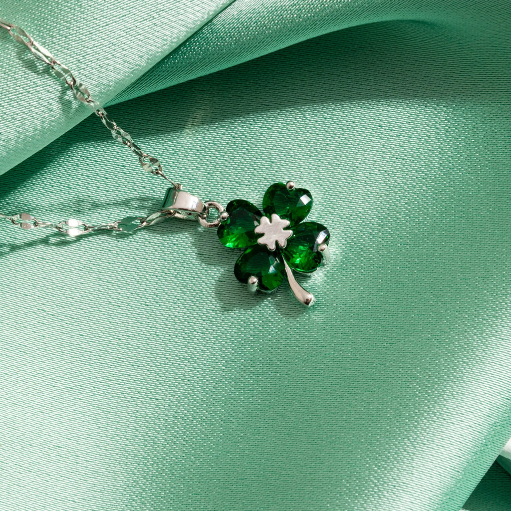 Collar con Colgante de Trébol de 4 Hojas Color plata y verde