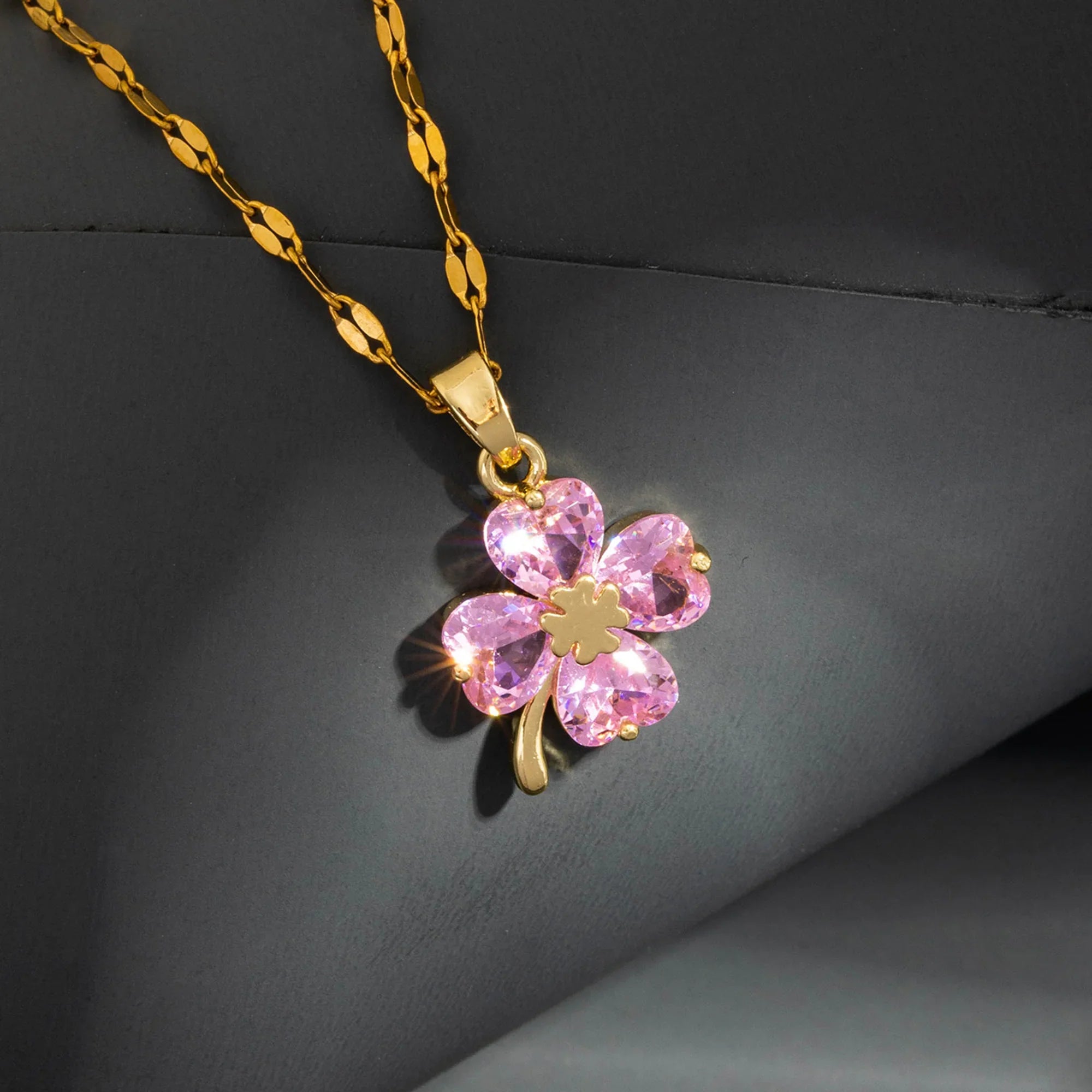Collar con Colgante de Trébol de 4 Hojas Color oro y rosa
