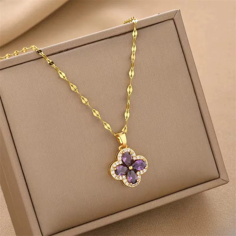 Collar con Colgante de Trébol de 4 Hojas en Circonio Violeta