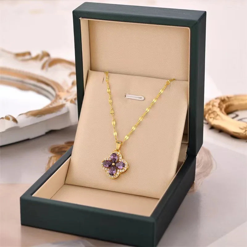 Collar con Colgante de Trébol de 4 Hojas en Circonio Violeta
