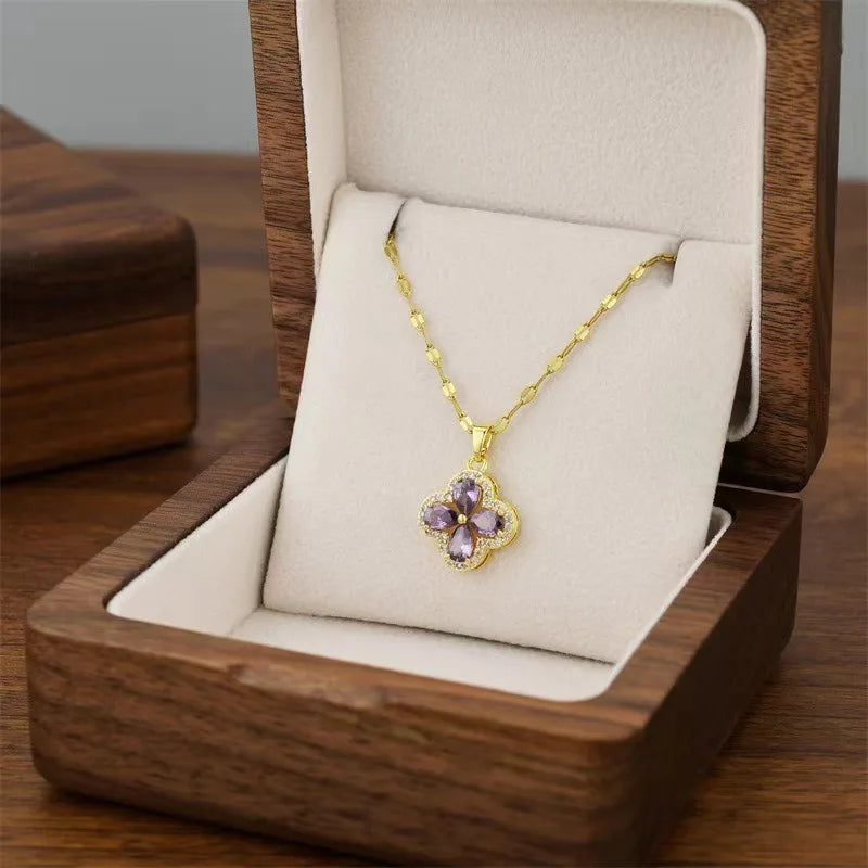 Collar con Colgante de Trébol de 4 Hojas en Circonio Violeta