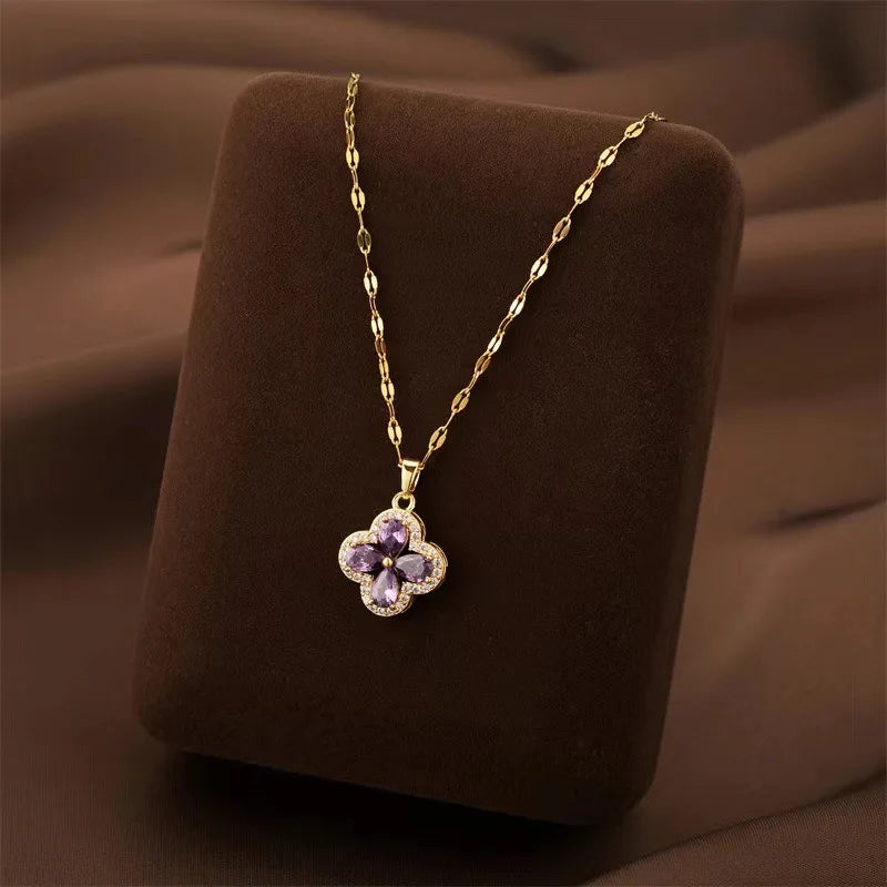 Collar con Colgante de Trébol de 4 Hojas en Circonio Violeta