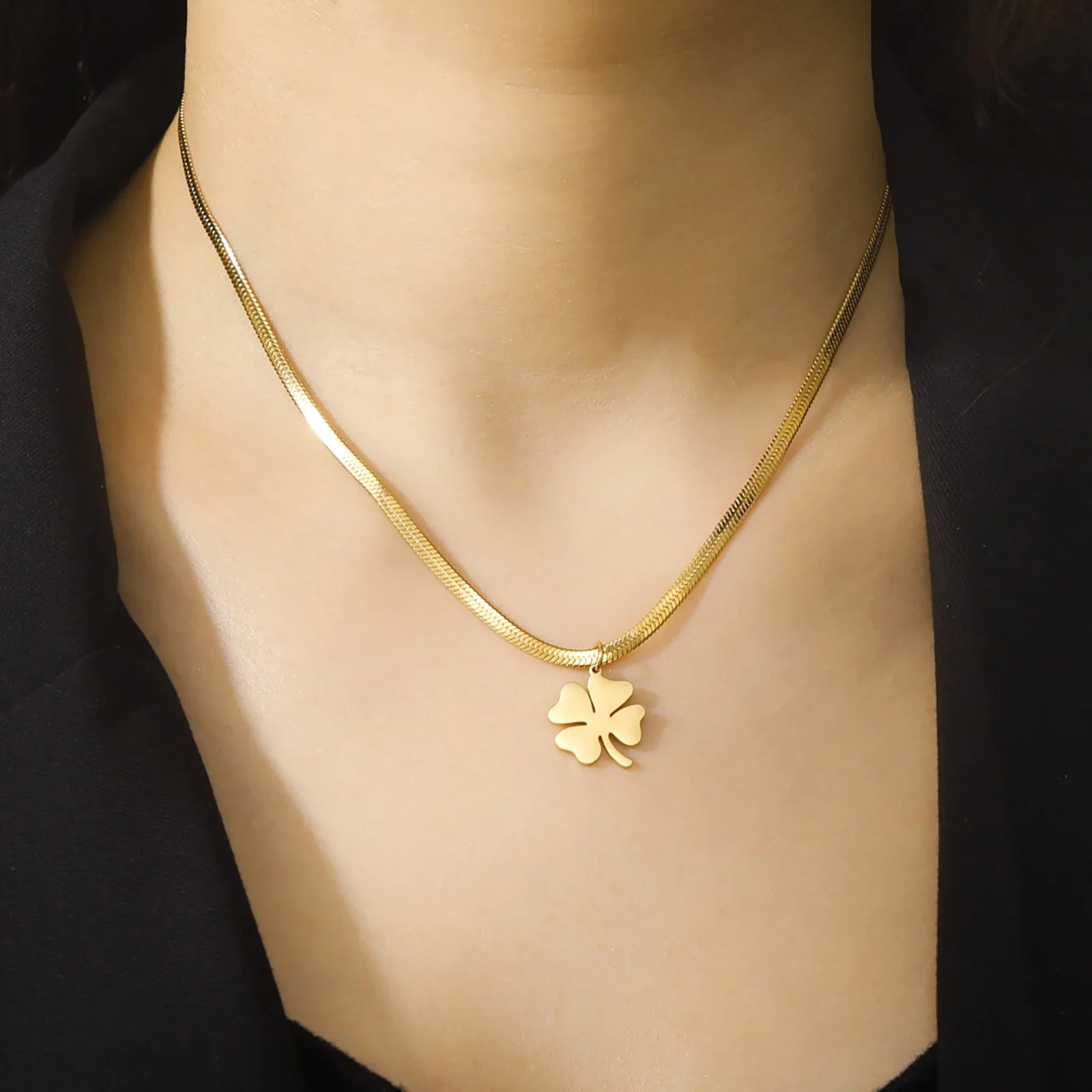 Collar con Colgante de Trébol de 4 Hojas de la Suerte oro