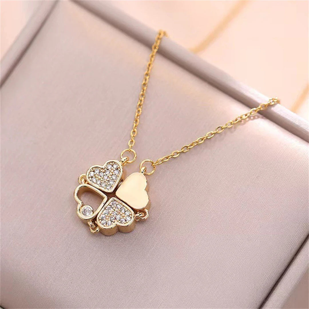 Collar con Colgantes de Corazones en Trébol de 4 Hojas oro