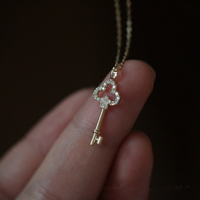 Collar de plata con colgante de llave para mujer plata