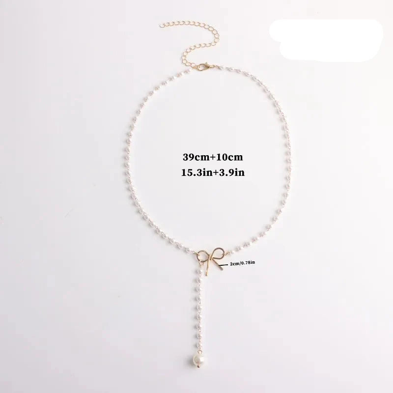 Collar de Perlas con Colgante de Nudo