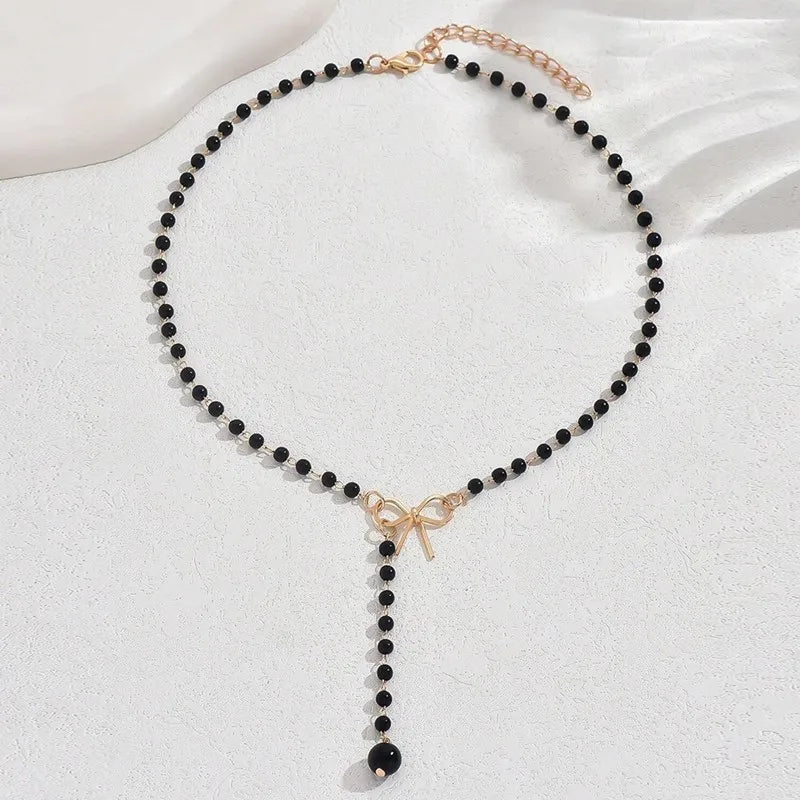 Collar con Perlas y Colgante Nudo