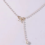 Collar de Perlas con Colgante de Nudo blanco