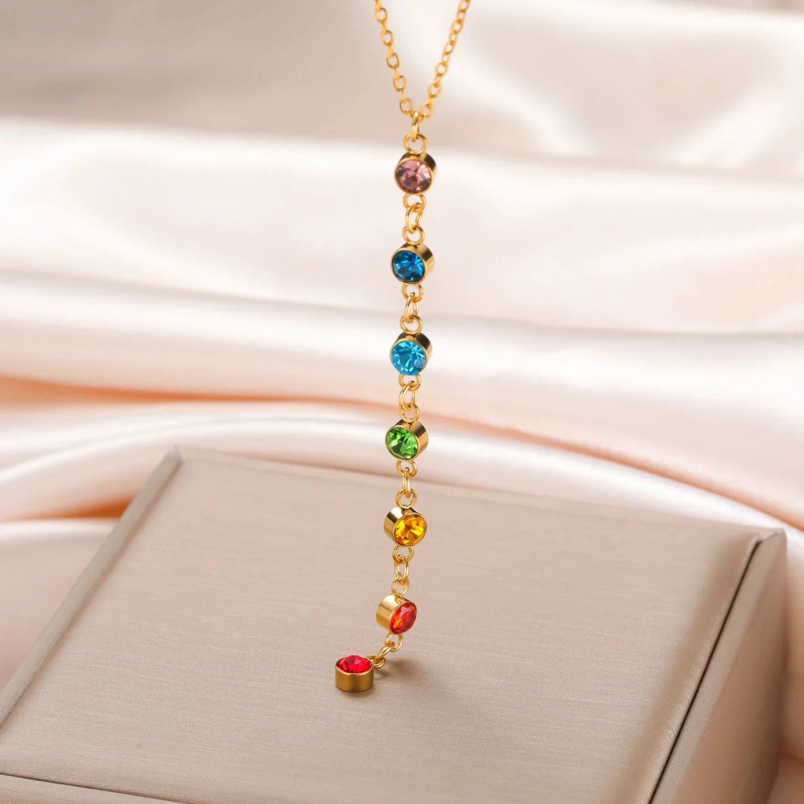 Collar de Protección con Colgante Largo de Piedras 7 Chakras oro