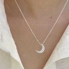 Collar Discreto con Colgante de Luna
