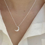 Collar Discreto con Colgante de Luna