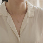 Collar Discreto con Colgante de Luna para Mujer oro
