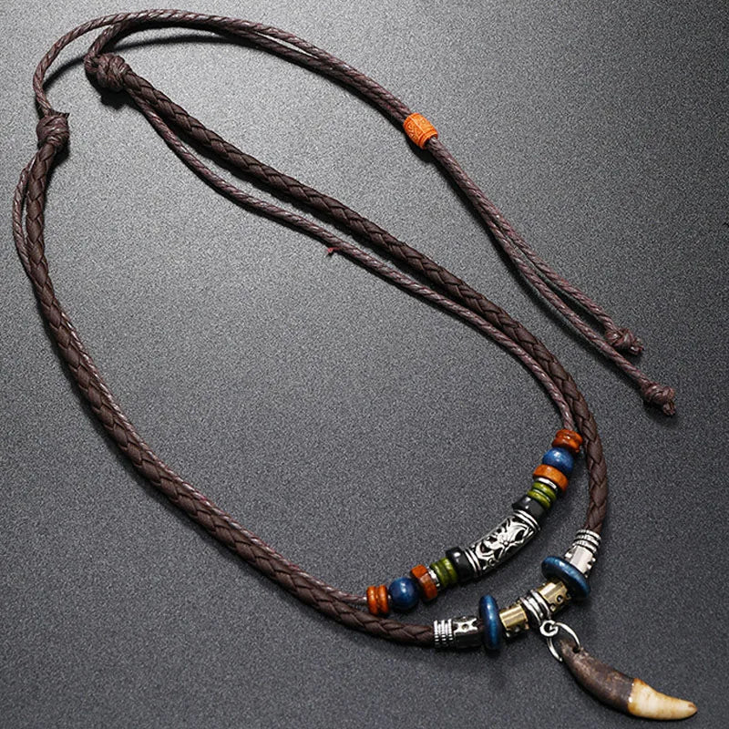 Collar Doble con Colgante Diente de Tiburón