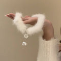 Collar Gargantilla Elegante de Plumas con Colgante de Perla