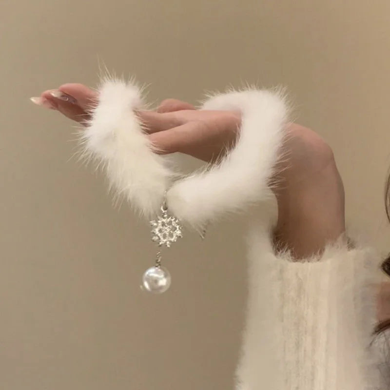 Collar Gargantilla Elegante de Plumas con Colgante de Perla