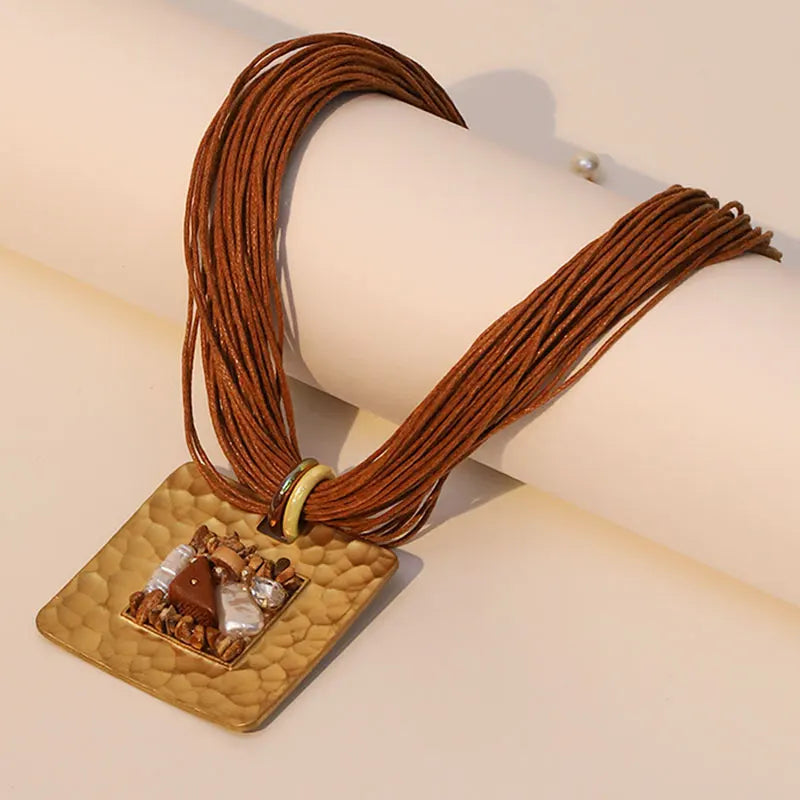 Collar de Cuerdas con Colgante Cuadrado marrón