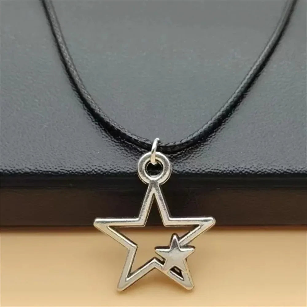 Collar de Cuero con Doble Estrella Colgante