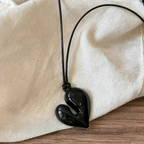 Collar de Cordón con Colgante de Corazón negro