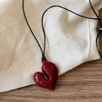 Collar de Cordón con Colgante de Corazón rojo