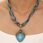 Collar Étnico con Gran Colgante Ovalado azul