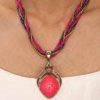 Collar étnico con gran colgante ovalado