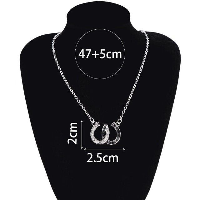 Collar de Herradura Colgante Pezuña Amuleto de la Suerte Blanco y Negro