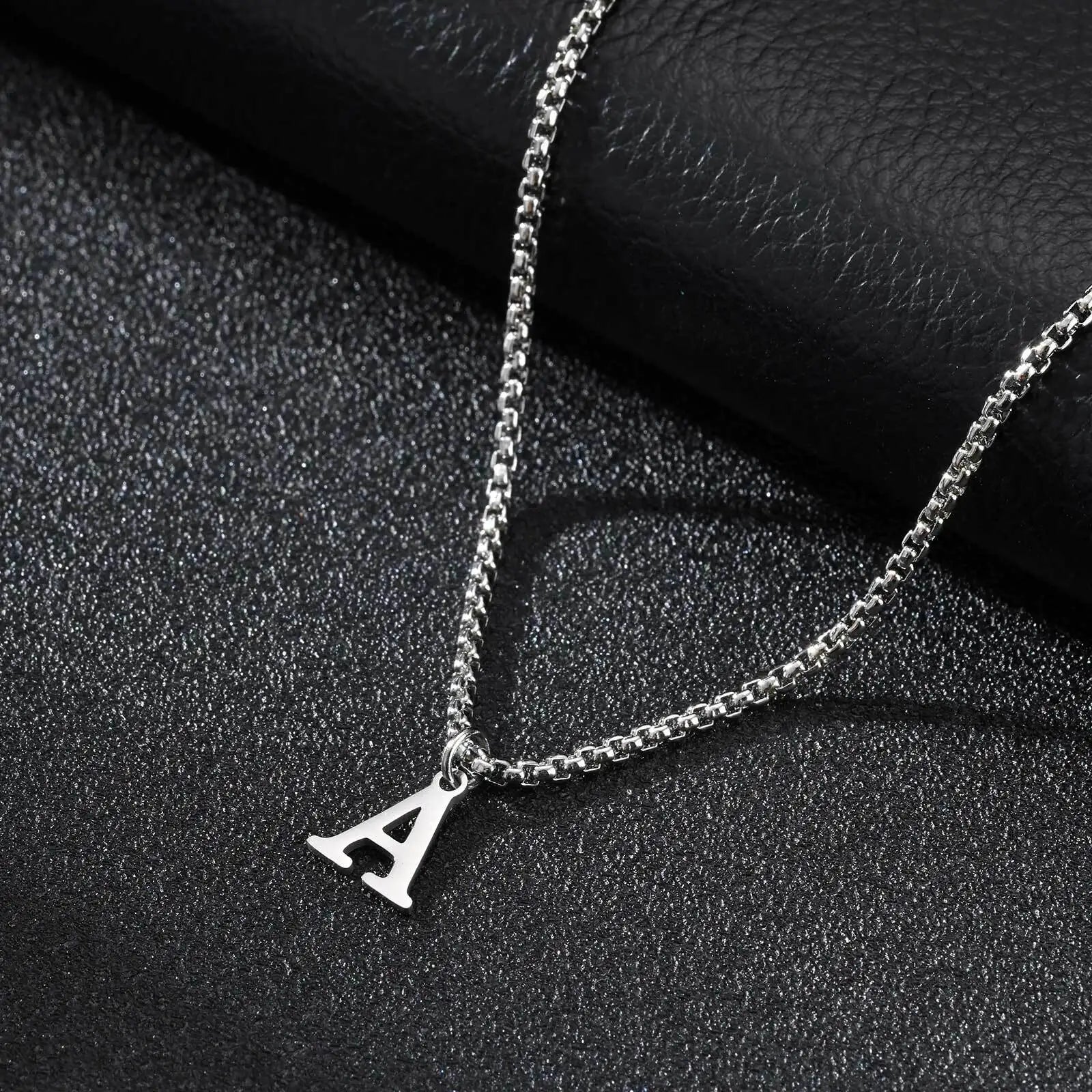 Collier homme avec pendentif initiale - lettre