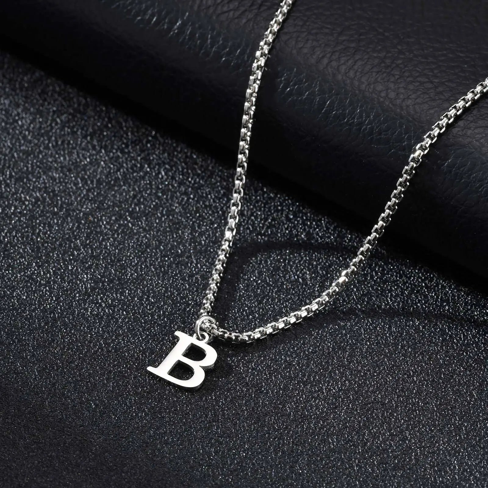 Collier homme avec pendentif initiale - lettre