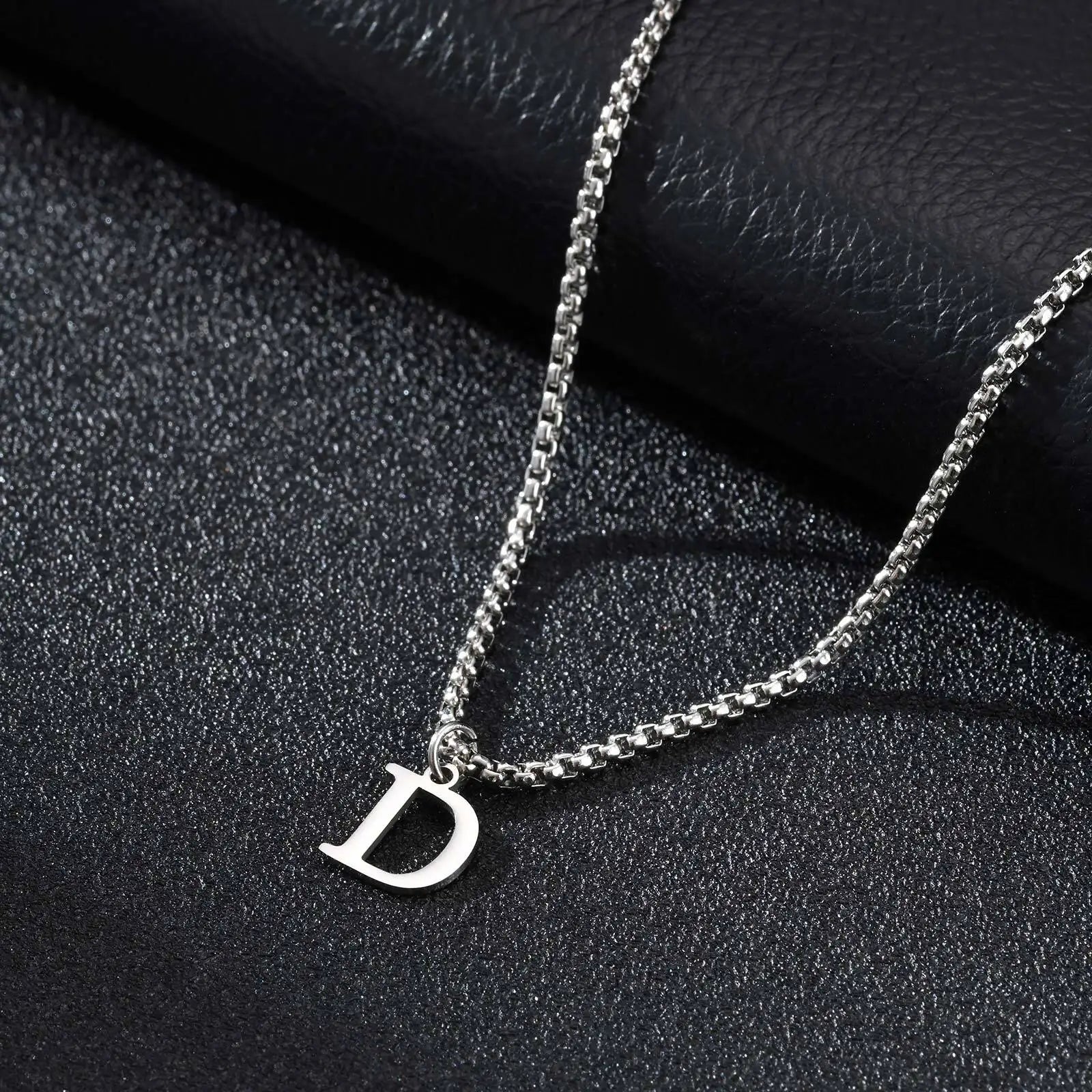 Collier homme avec pendentif initiale - lettre