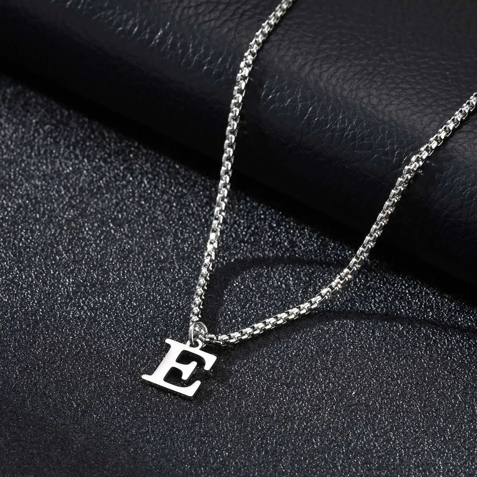 Collier homme avec pendentif initiale - lettre