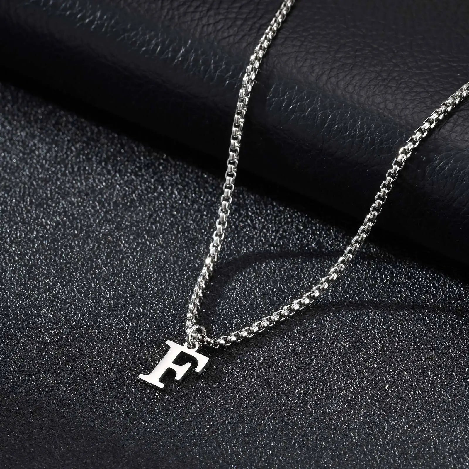 Collier homme avec pendentif initiale - lettre