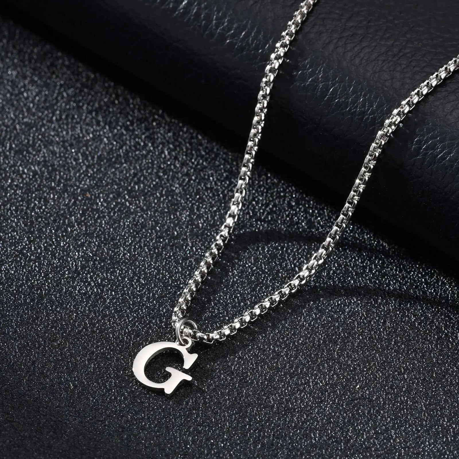 Collier homme avec pendentif initiale - lettre