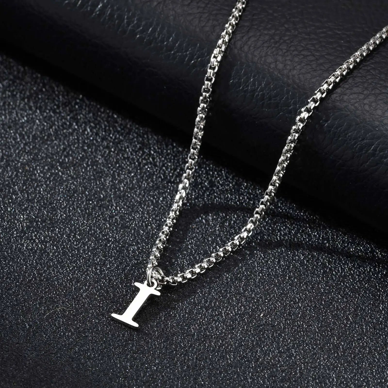 Collier homme avec pendentif initiale - lettre